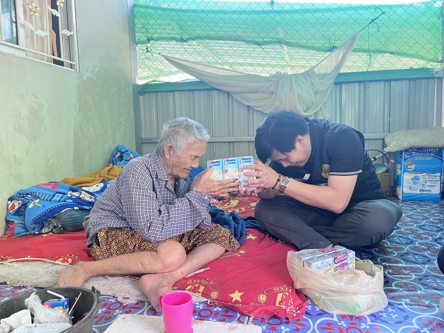 title - เมื่อวันที่ 31 มีนาคม 2569 นายวิทูล ประดิษฐบุญ ปฏิรูปที่ดินจังหวัดปราจีนบุรี นำทีมเจ้าหน้าที่ กลุ่มกฎหมาย ลงพื้นที่เชิงรุกเพื่ออำนวยความสะดวกให้แก่เกษตรกรผู้สูงอายุที่มีความประสงค์จะสละสิทธิ  และขอจัดที่ดินแทนที่ ให้แก่ทายาทเข้าทำประโยชน์